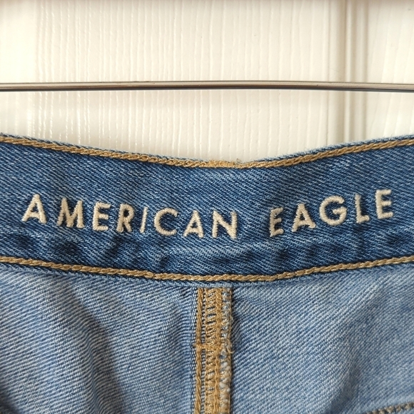 American Eagle Distressed Medium Wash High Waisted Relaxed Fit Mom Jeans Blue 12 - Picture 8 of 15